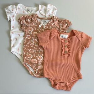 🚨Receive 30% off when you add 1 more $9 item🚨3 pcs. infant bodysuit 0-3 months